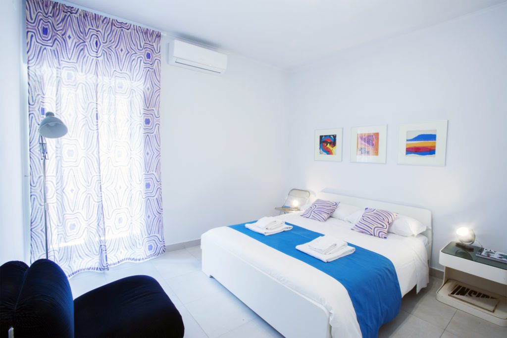 Room 2-two is elegant with refined details. Bright and welcoming. You find a comfortable double bed cm160x200 and a three-door closet. With small balcony, air conditioning and heating. Equipped with a private bathroom with large shower.